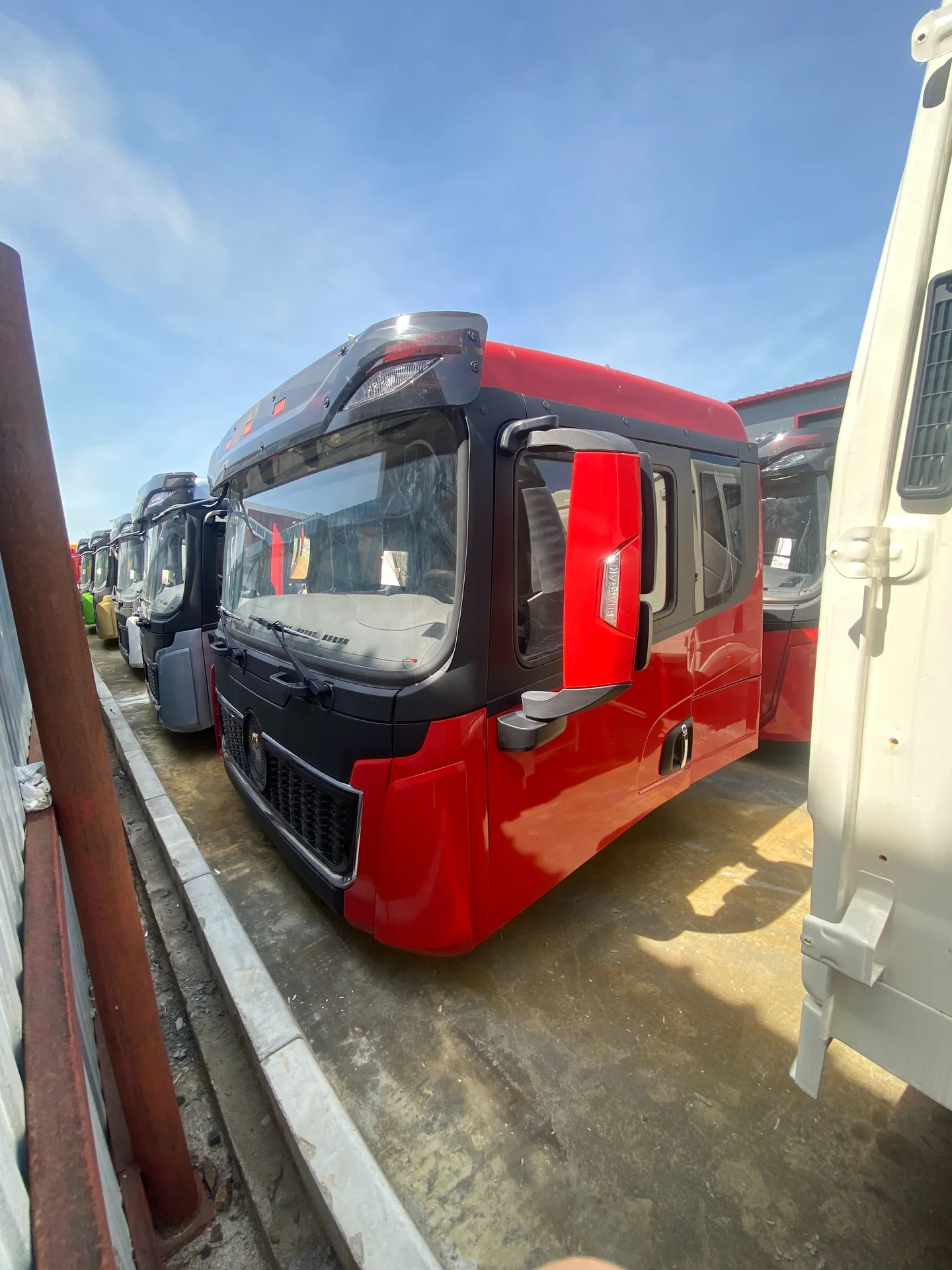 Кабина Красная X5000 (X3000 рестайлинг) - миниатюра 5