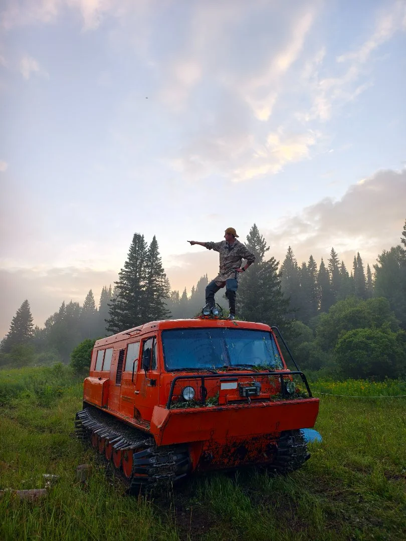 Штабной гусеничный плавающий вездеход, двигатель Cummins, 1600км пробег!