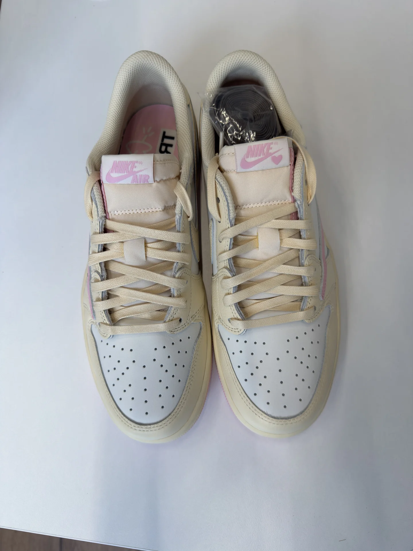 Nike Air Jordan 1 Retro Low Travis Scott Shy Pink - миниатюра 2