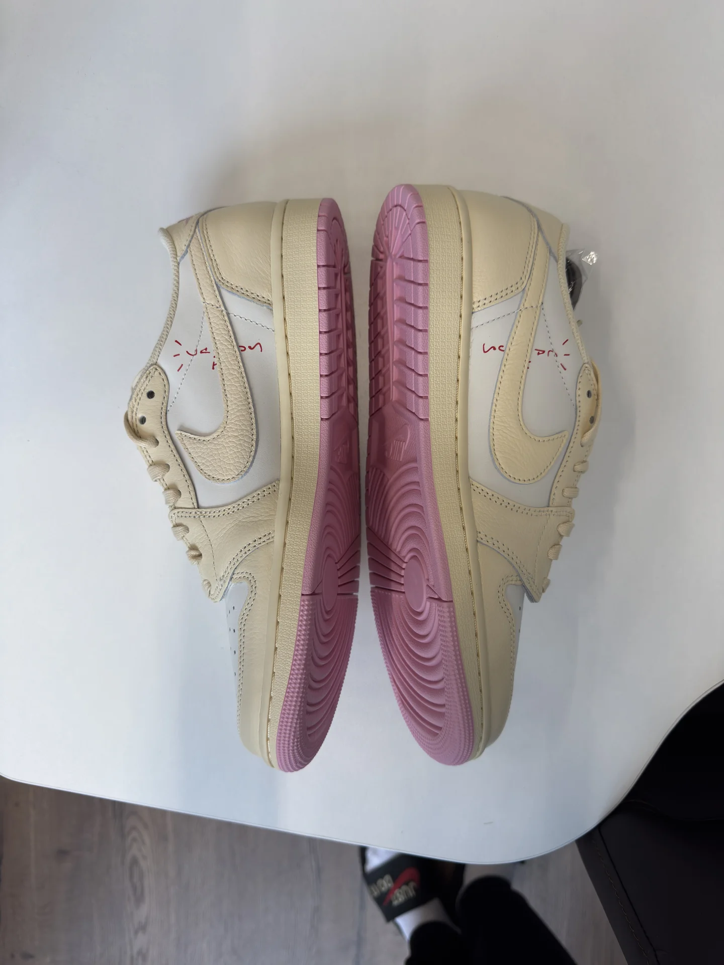 Nike Air Jordan 1 Retro Low Travis Scott Shy Pink - миниатюра 3