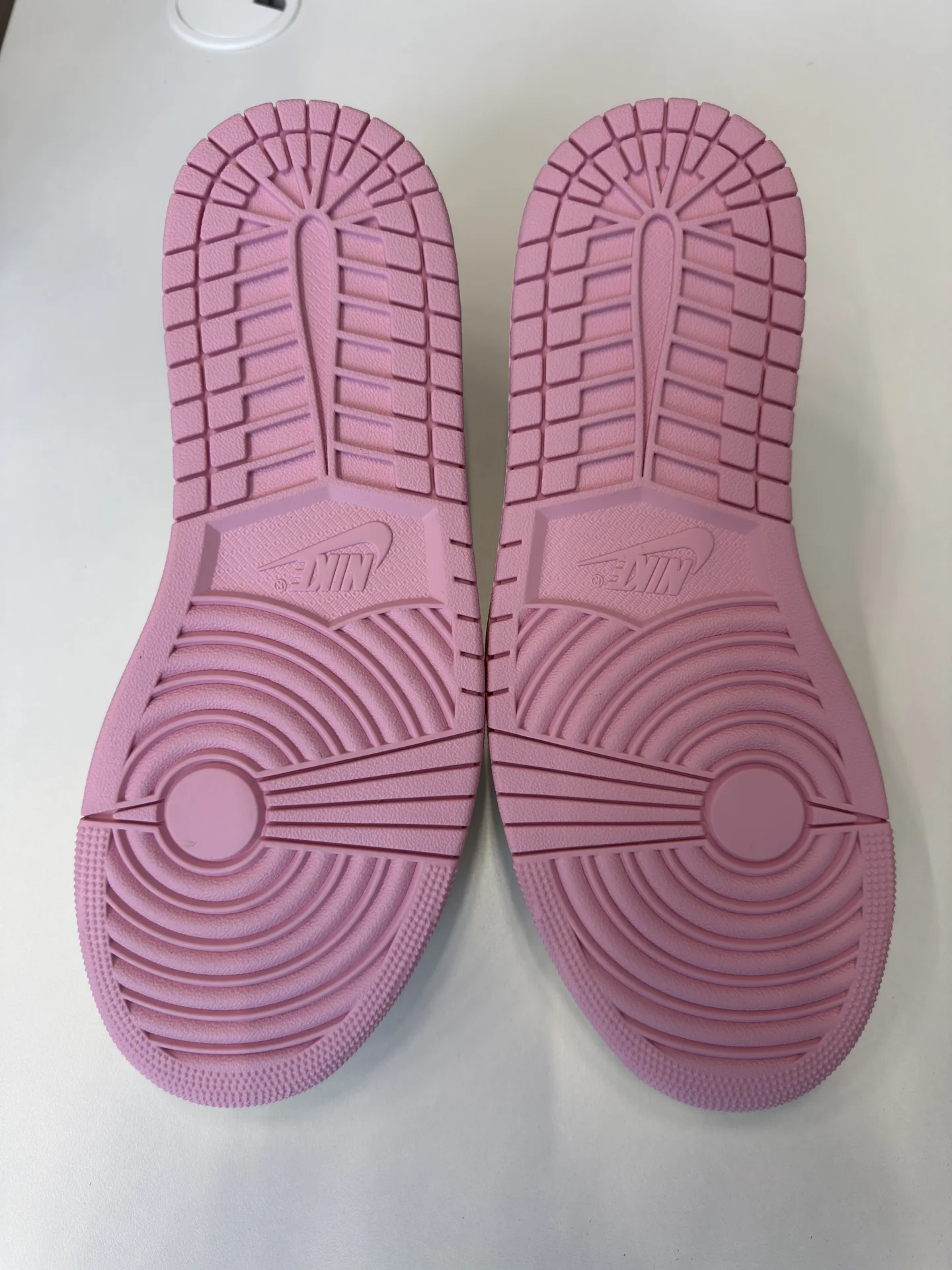Nike Air Jordan 1 Retro Low Travis Scott Shy Pink - миниатюра 4