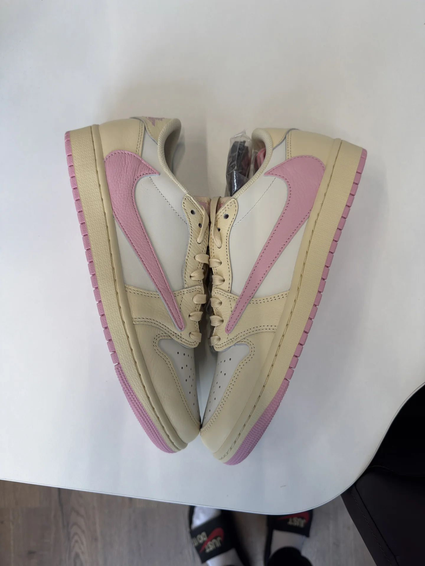 Nike Air Jordan 1 Retro Low Travis Scott Shy Pink - миниатюра 5