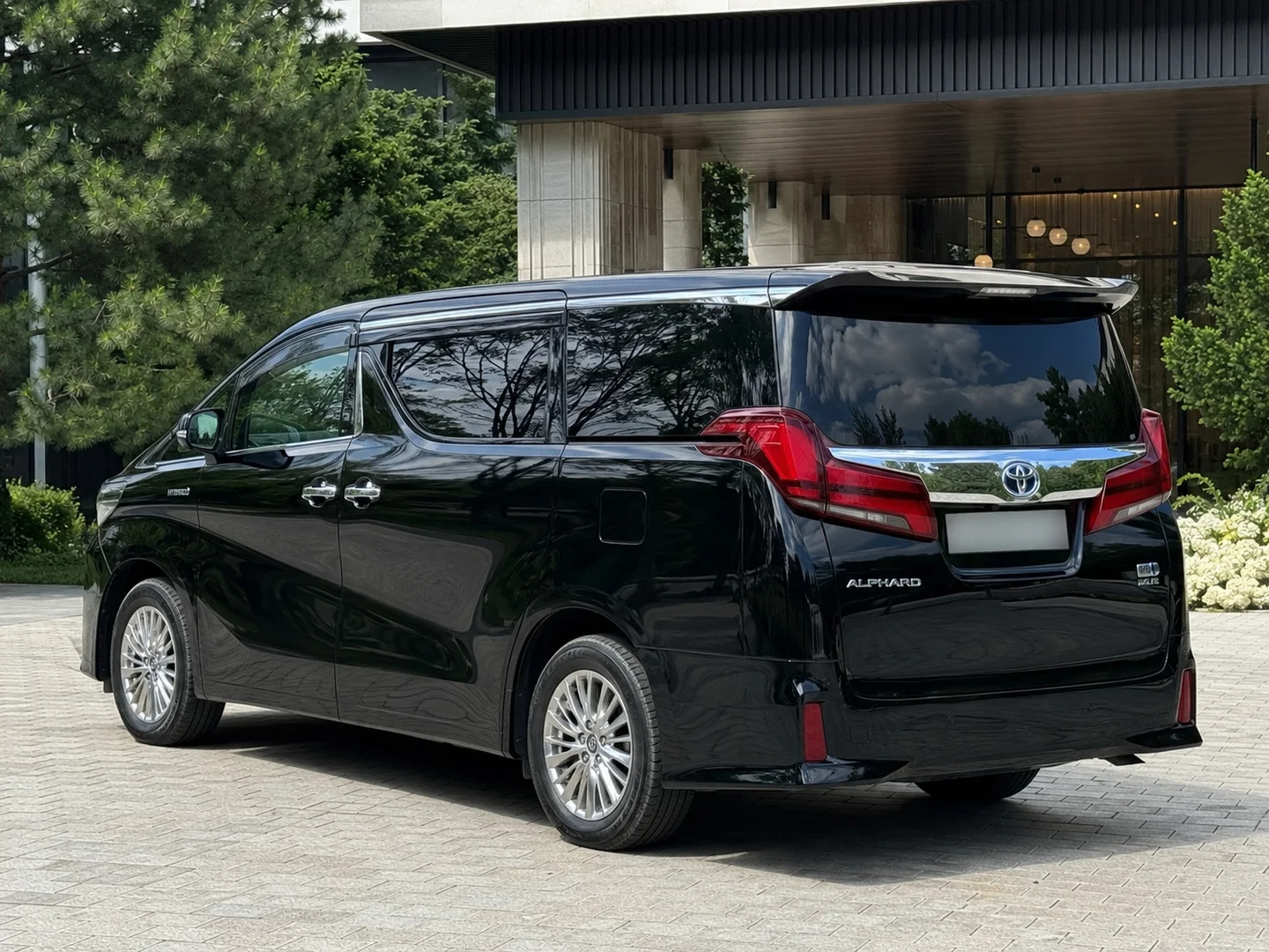 VIP трансфер Toyota Alphard 2021 - миниатюра 3