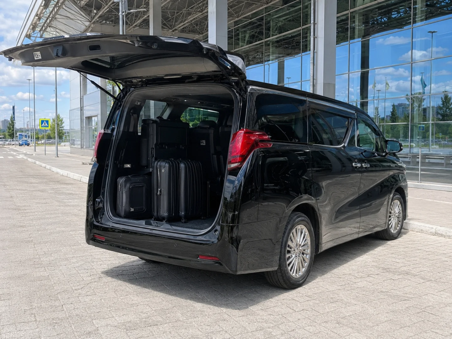 VIP трансфер Toyota Alphard 2021 - миниатюра 10