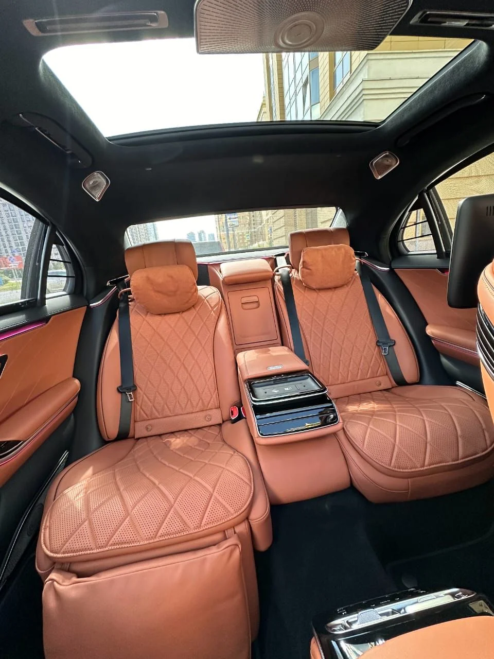 Майбах 223 с водителем (Maybach, S, V Class) - миниатюра 4