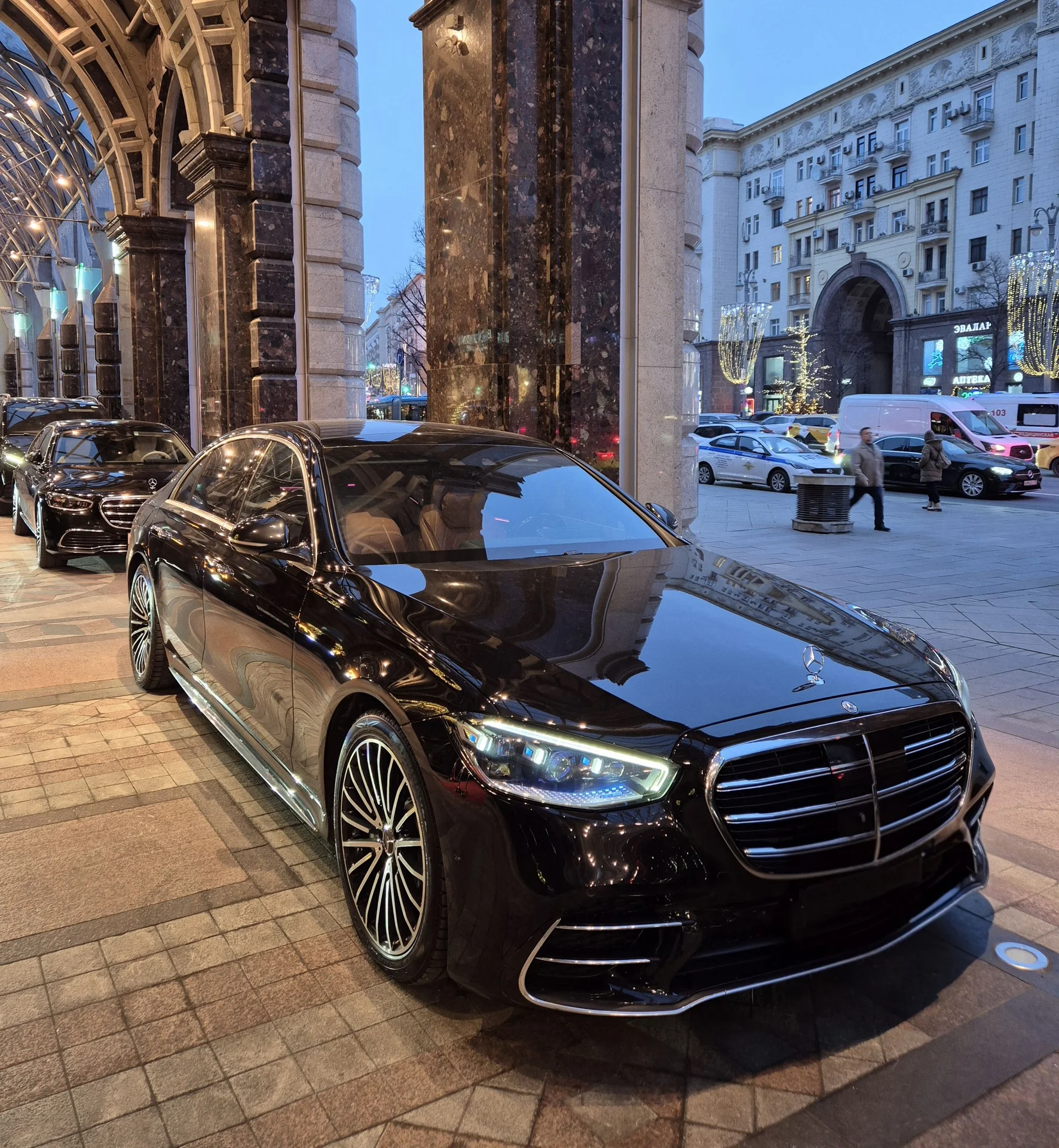 Майбах 223 с водителем (Maybach, S, V Class) - миниатюра 2