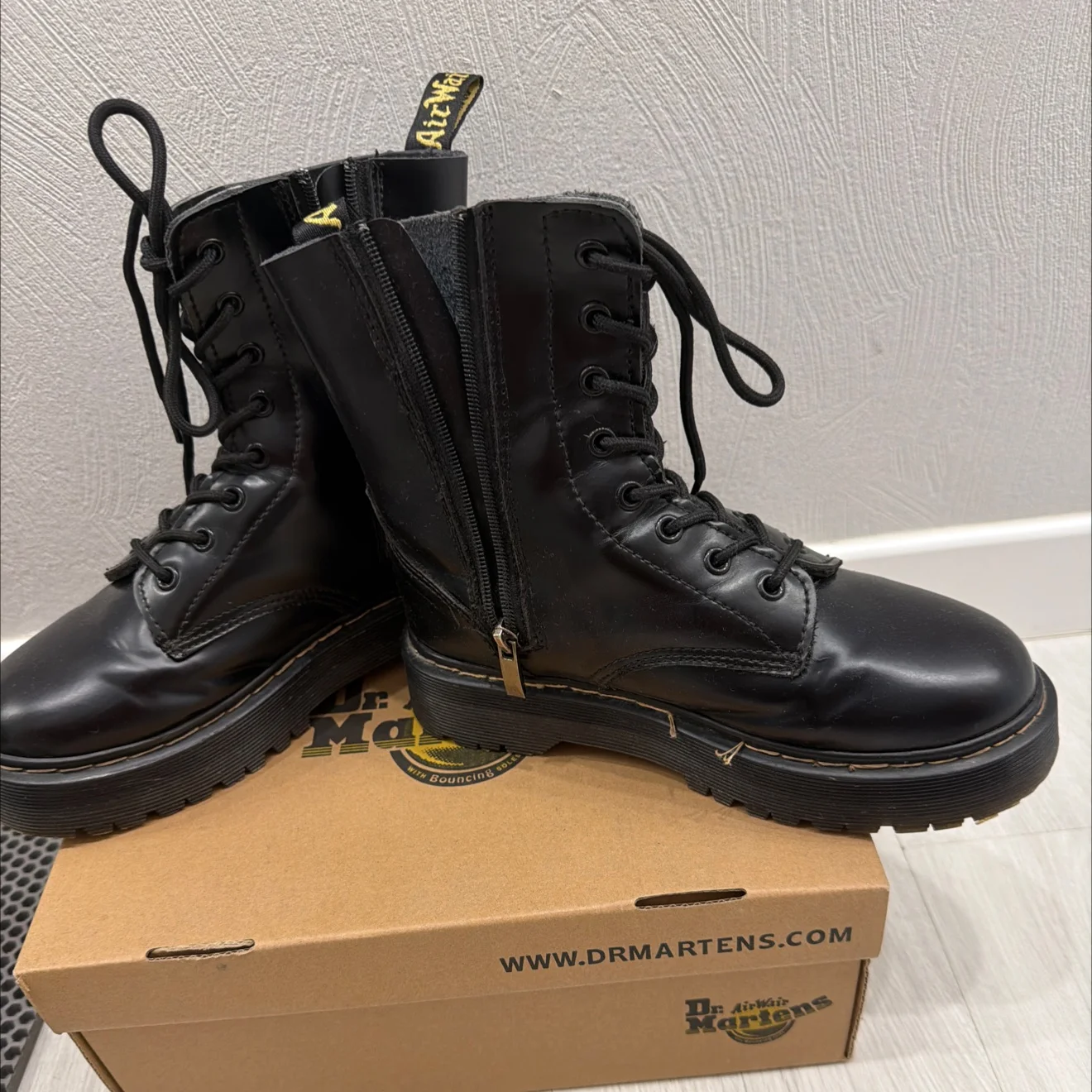 ботинки  Dr. Martens - миниатюра 2