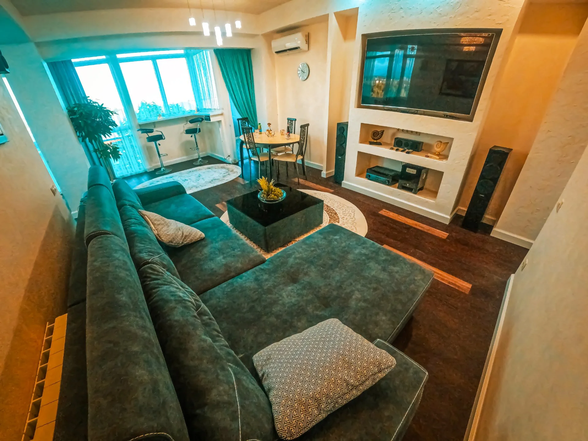 3-к. квартира, 100 м², 6/8 эт. 300 000 ₽ в месяц - миниатюра 2