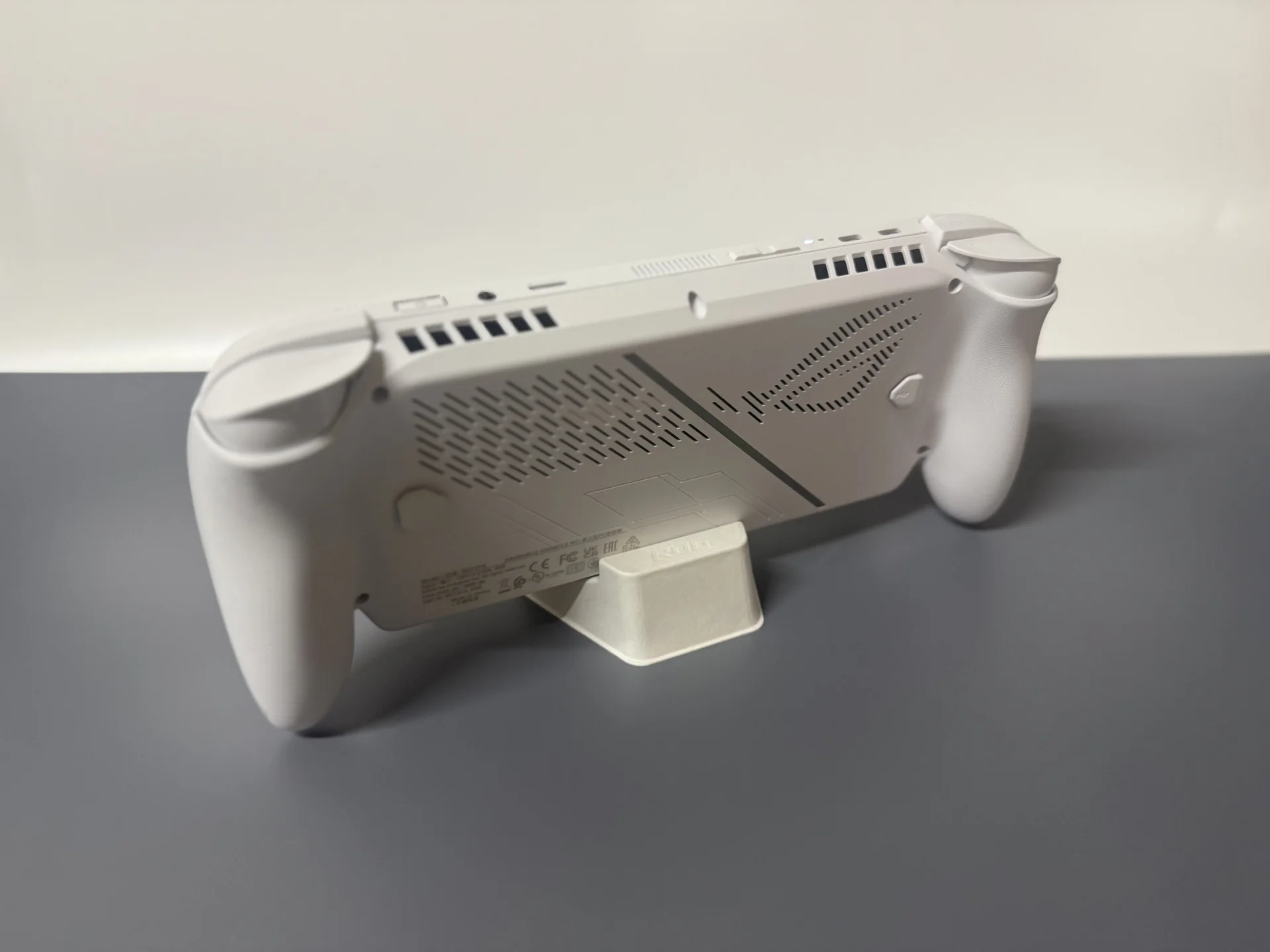 новый Asus Xbox Ally мощнее чем Steam Deck Oled - миниатюра 3