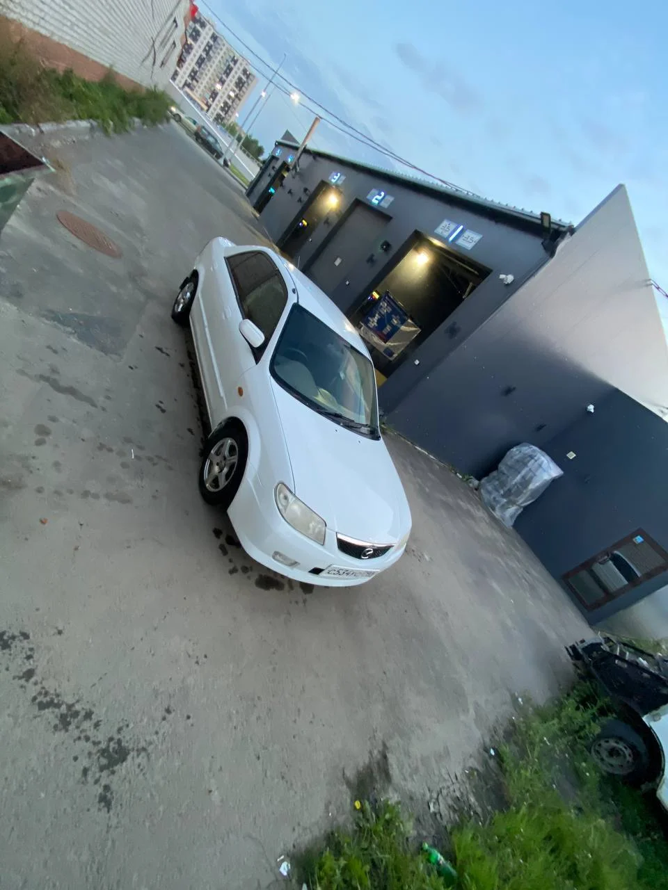 Mazda familia,323 - миниатюра 3