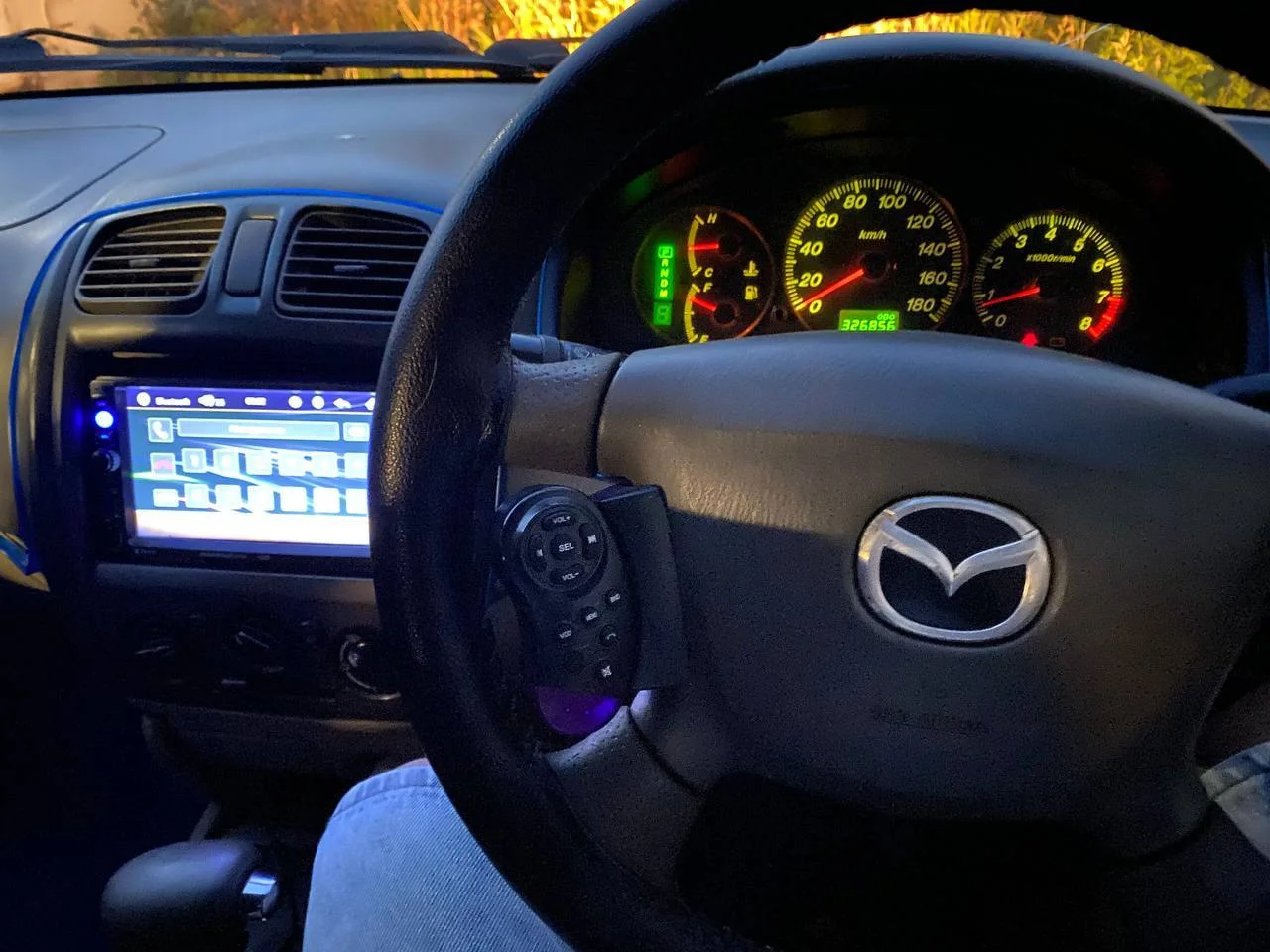 Mazda familia,323 - миниатюра 10