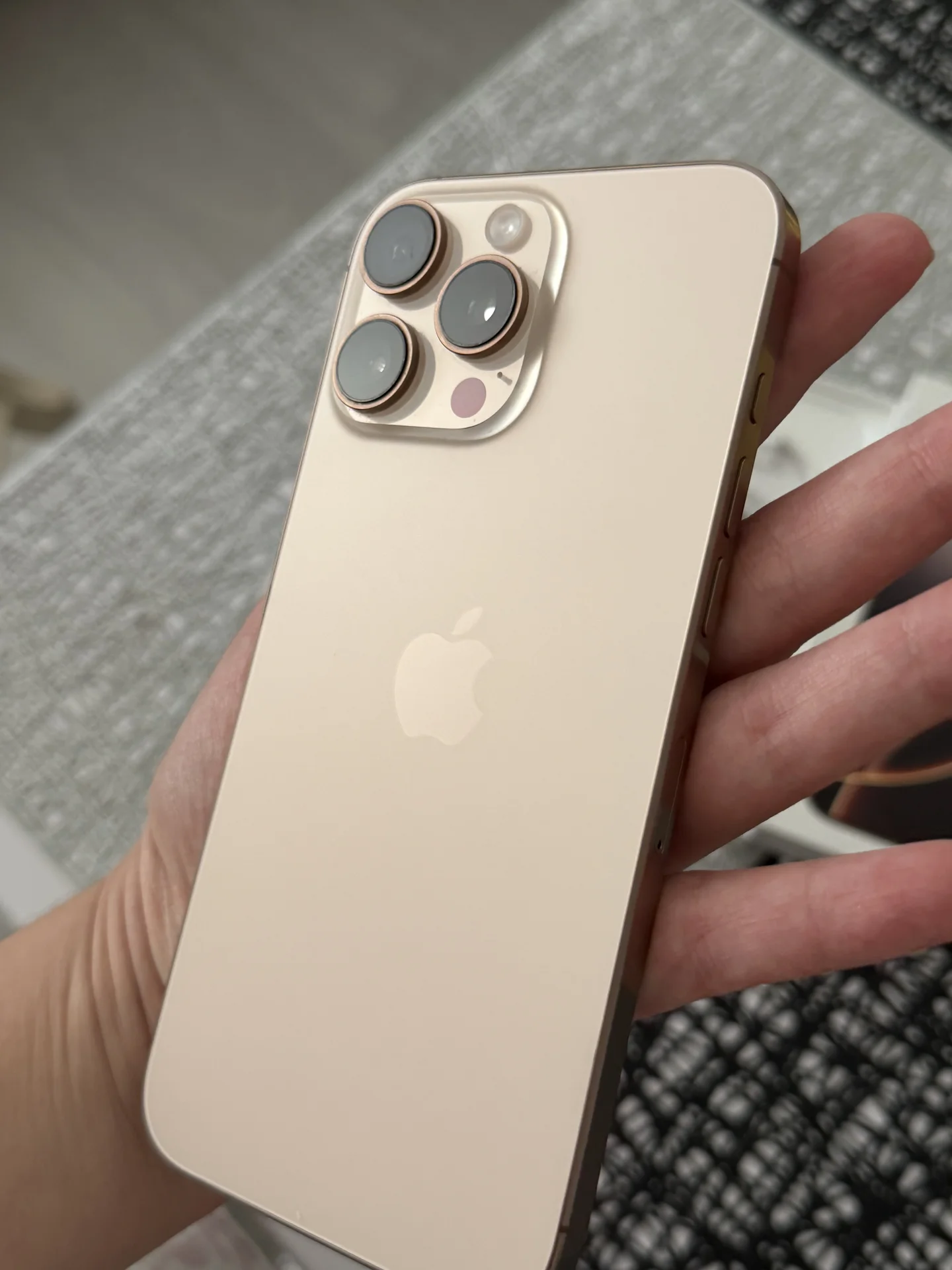 iPhone 16 pro max 512gb - миниатюра 2