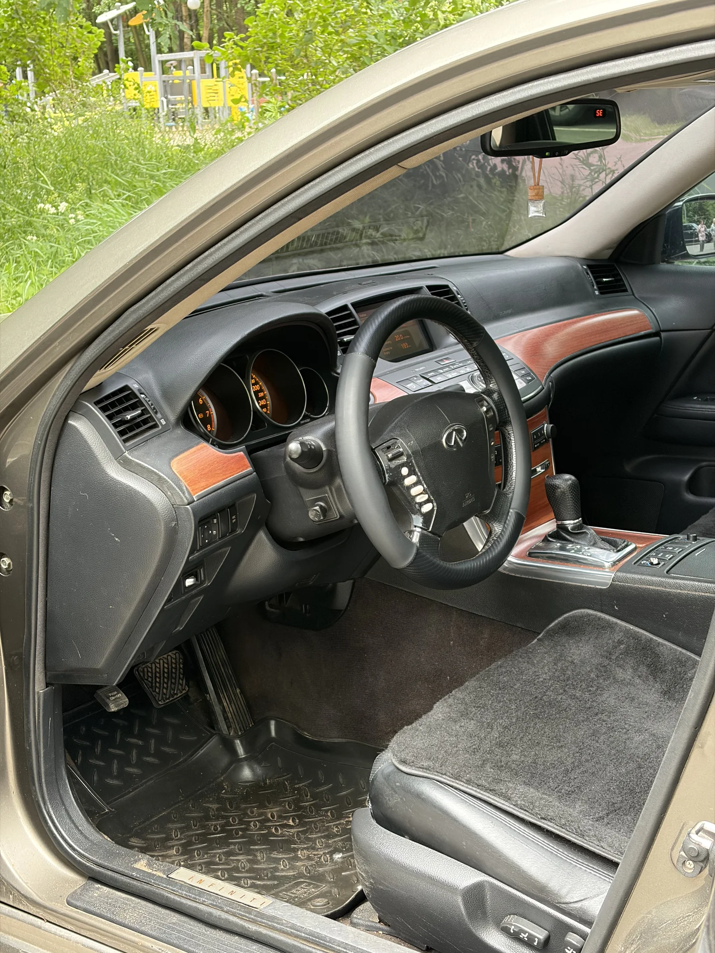 Infiniti M35 - миниатюра 8