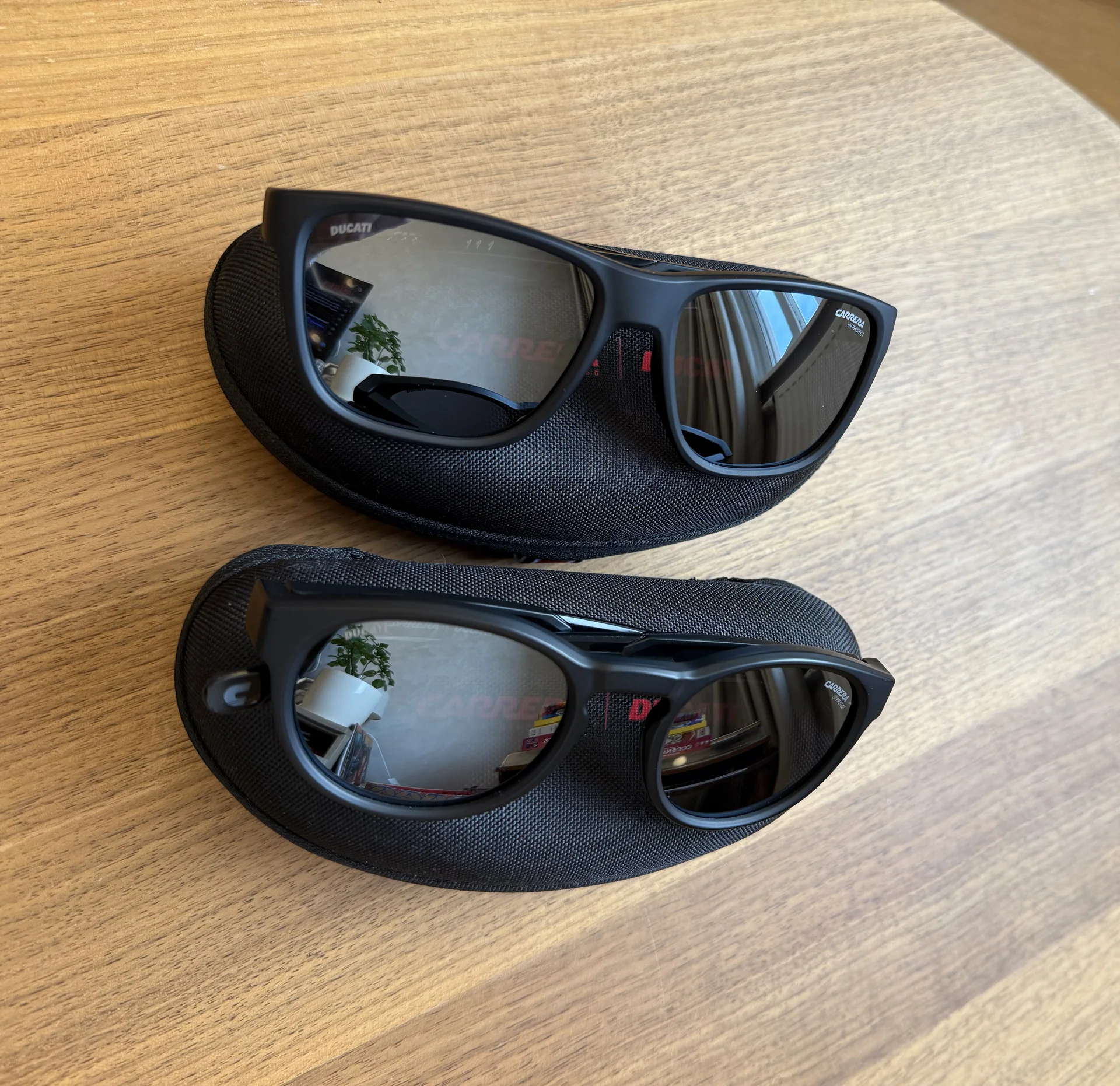 солнцезащитные очки Carrera Ducati - изображение 1