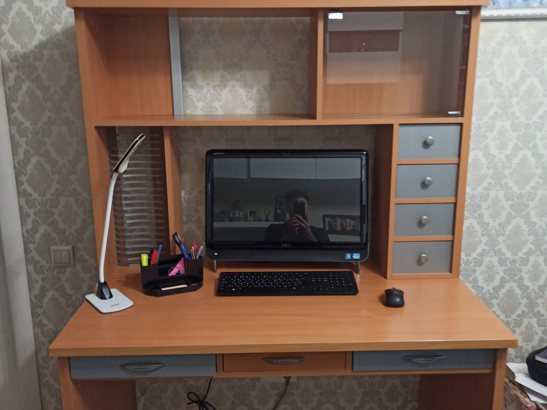 Рабочее место: стол письменный широкий деревянный - миниатюра 4