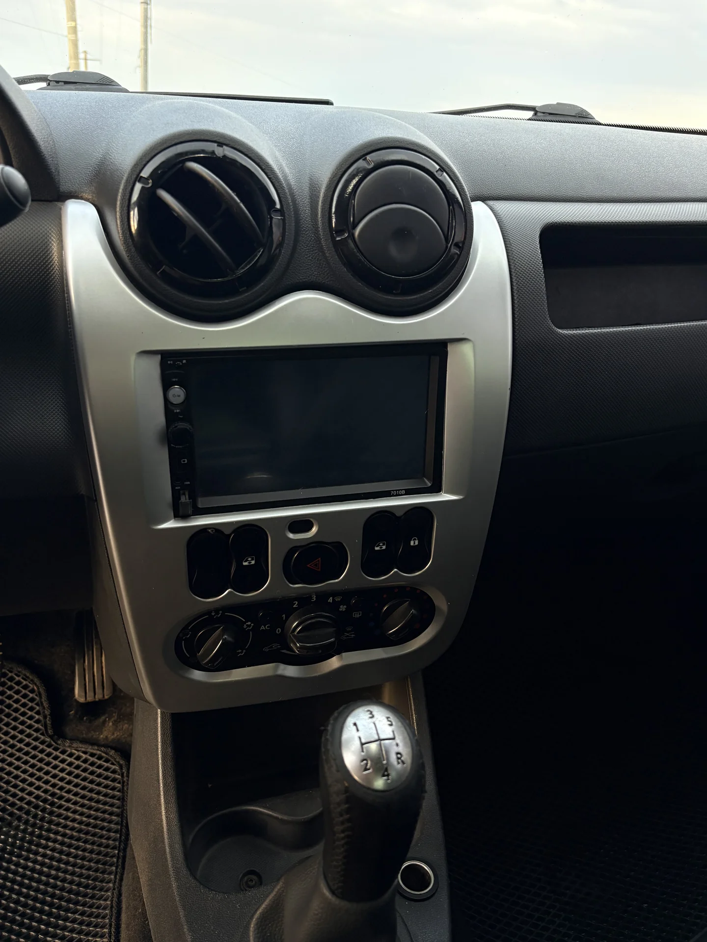Renault Logan 2013г с кондеем - миниатюра 8