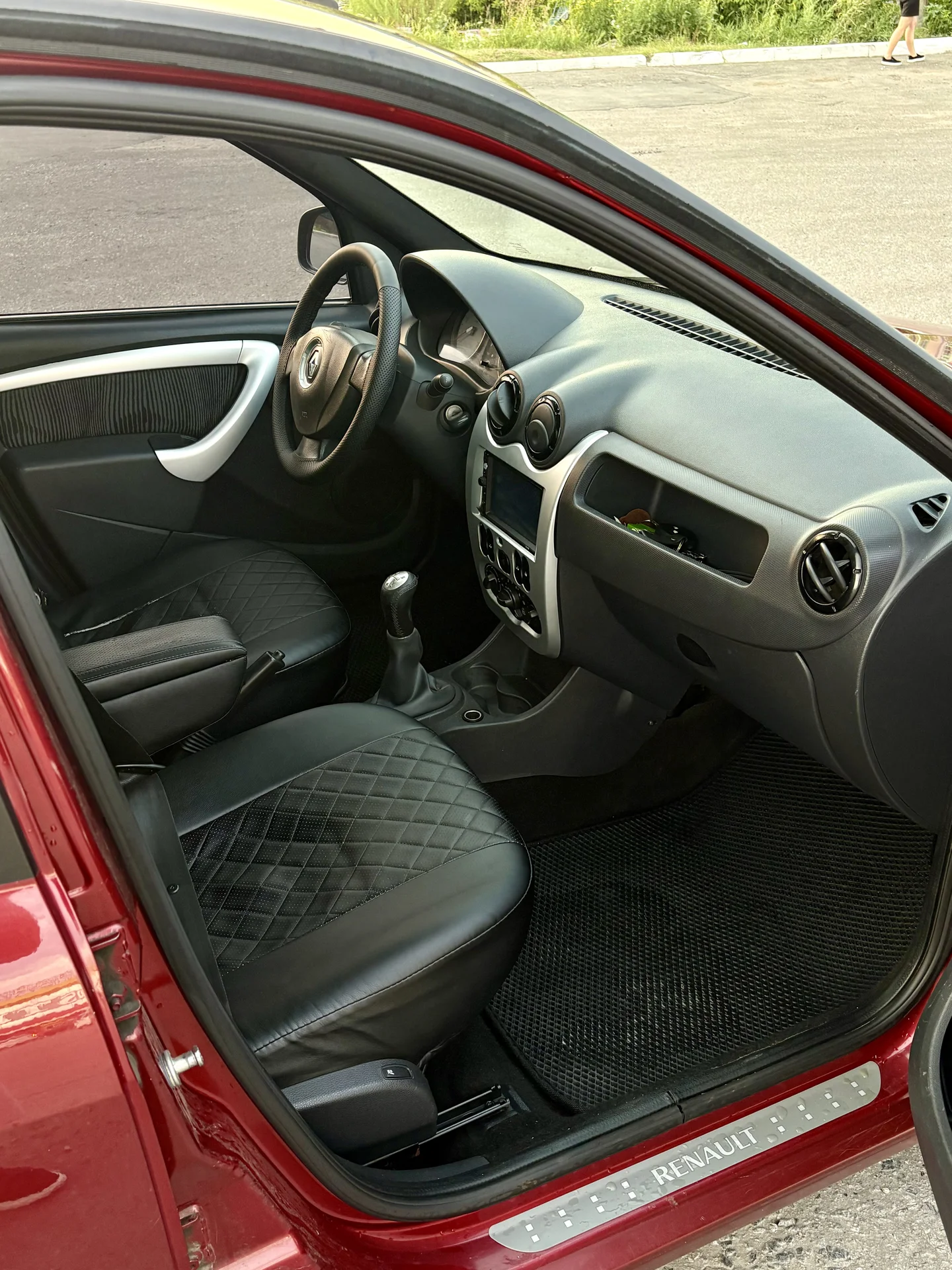 Renault Logan 2013г с кондеем - миниатюра 9