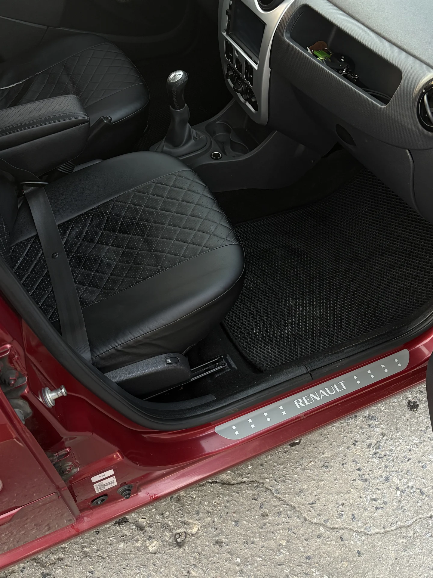 Renault Logan 2013г с кондеем - миниатюра 11