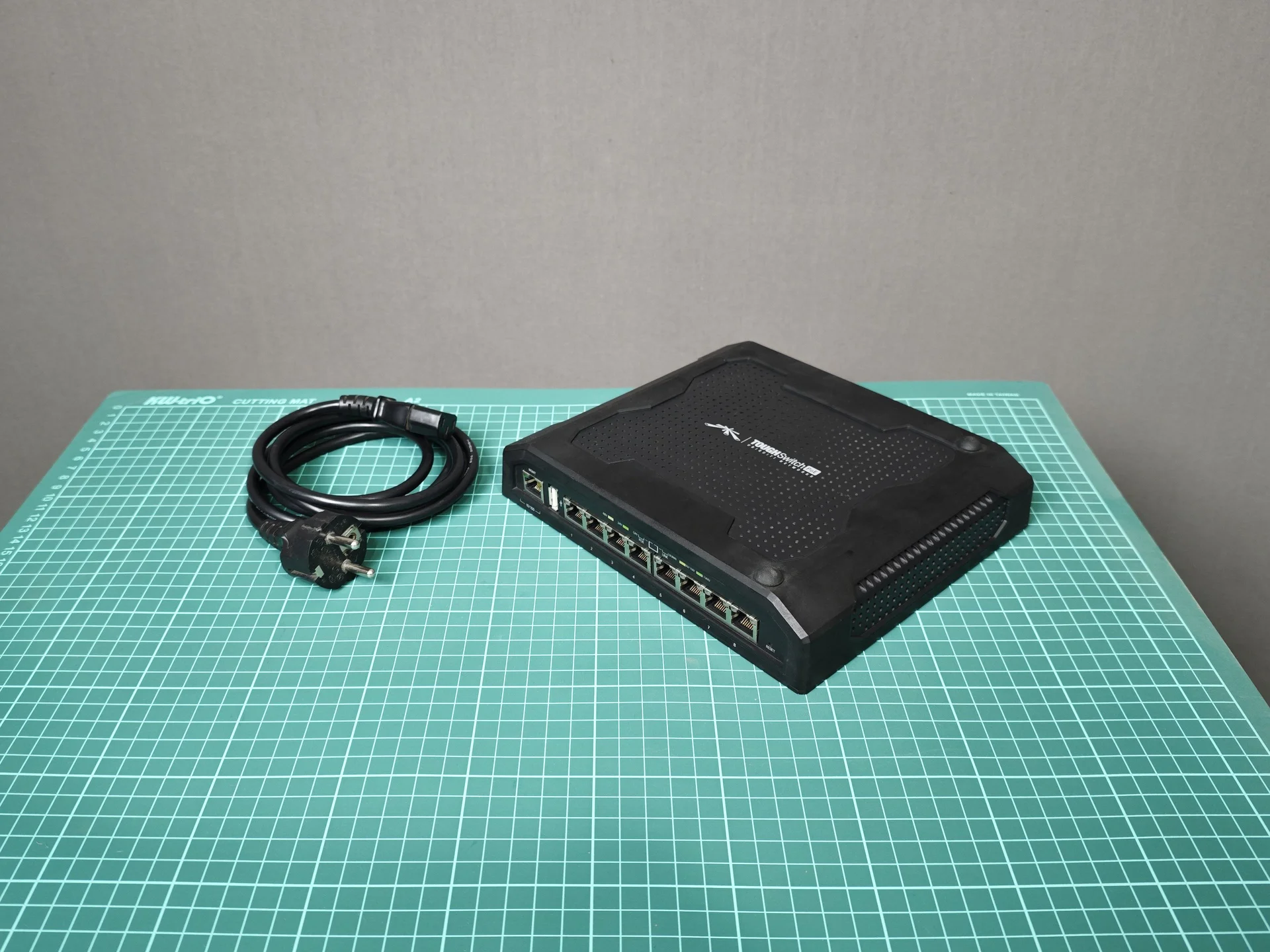 Свич Коммутатор Ubiquiti toughswitch TS-8-PRO PoE