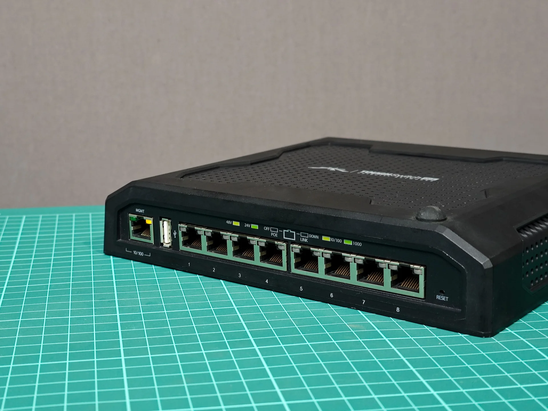 Свич Коммутатор Ubiquiti toughswitch TS-8-PRO PoE - миниатюра 5