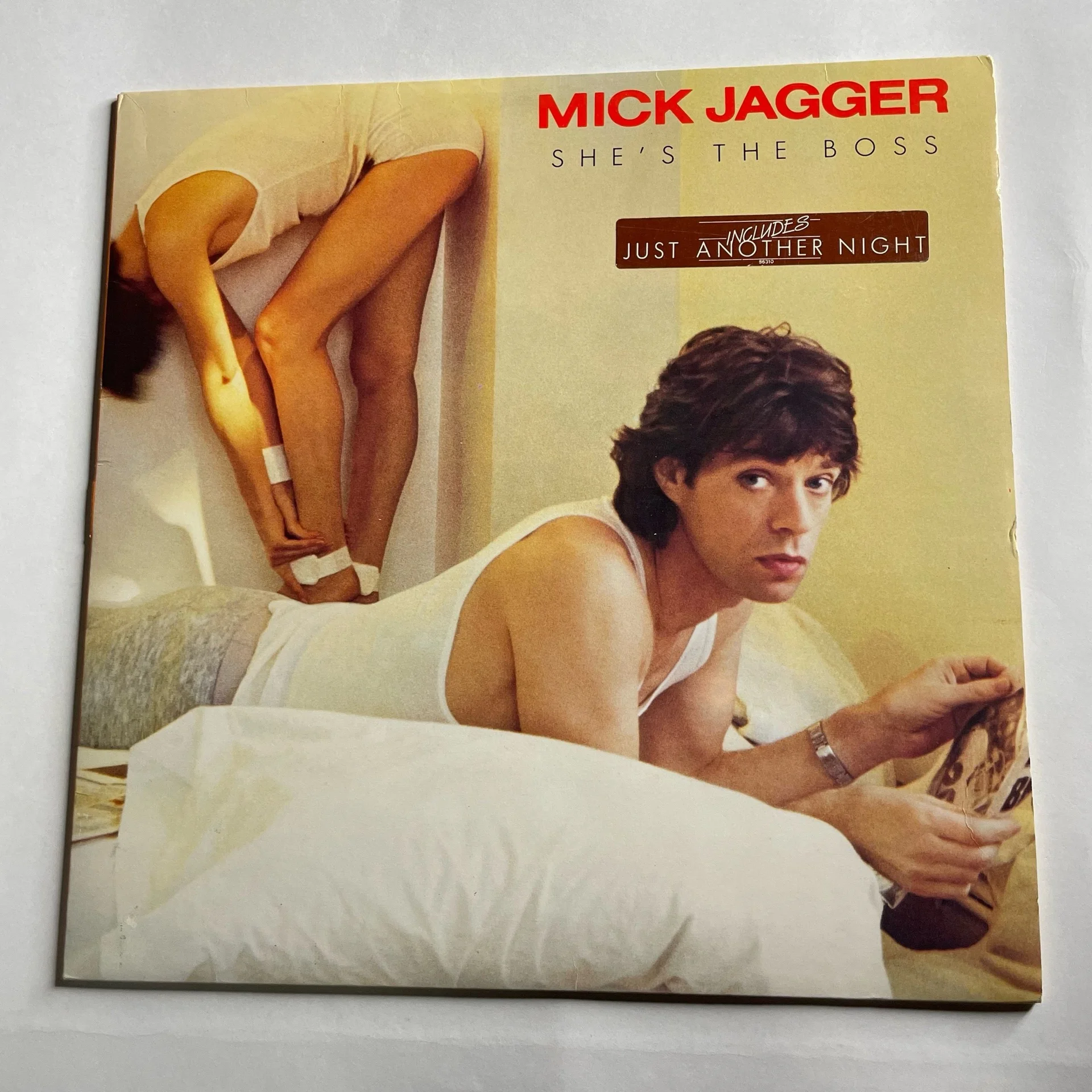 Винтажная виниловая пластинка LP Mick Jagger She's The Boss (Нидерланды 1985) - миниатюра 2