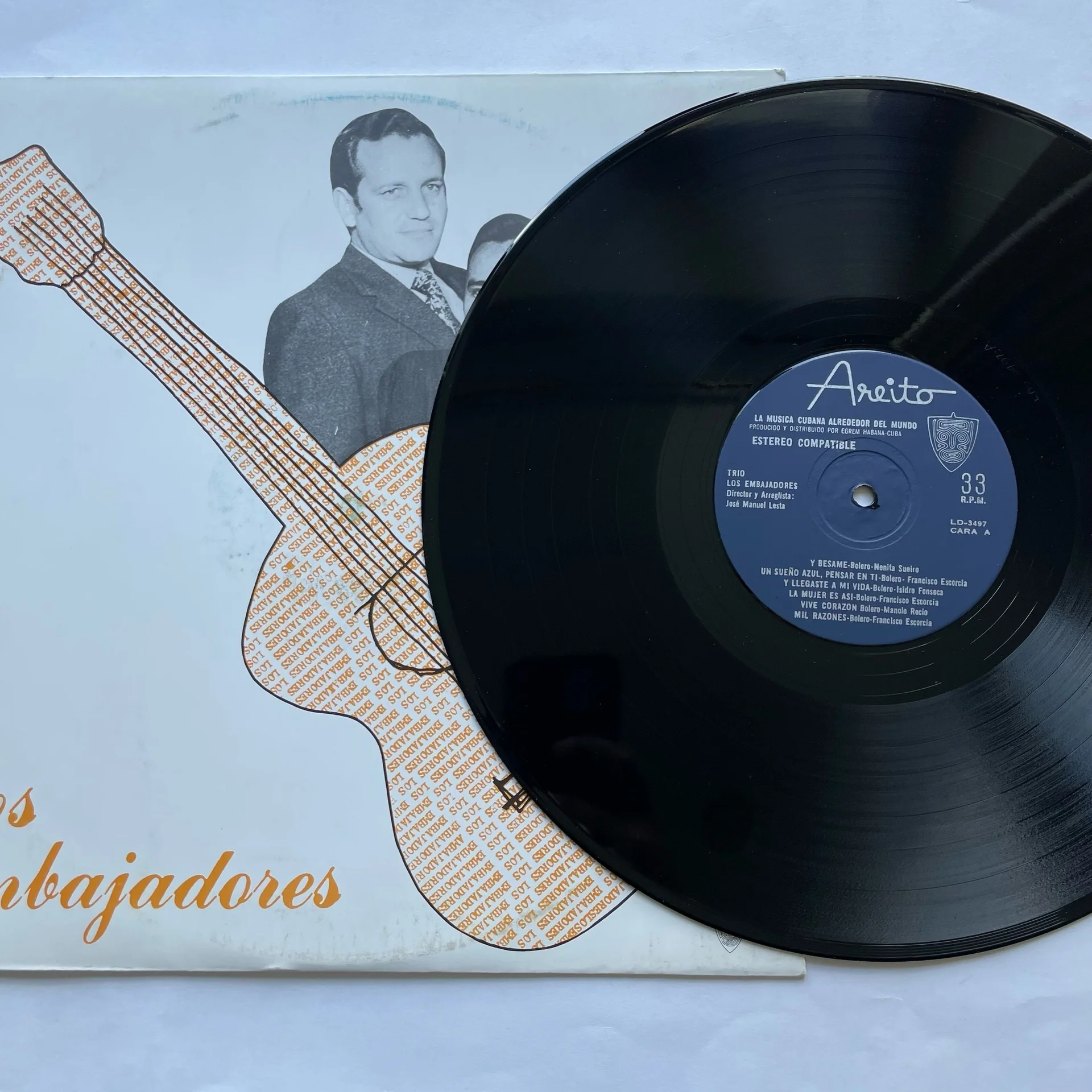 Винтажная виниловая пластинка LP Los Embajadores Кубинская Гитара (Куба 1975) - миниатюра 3