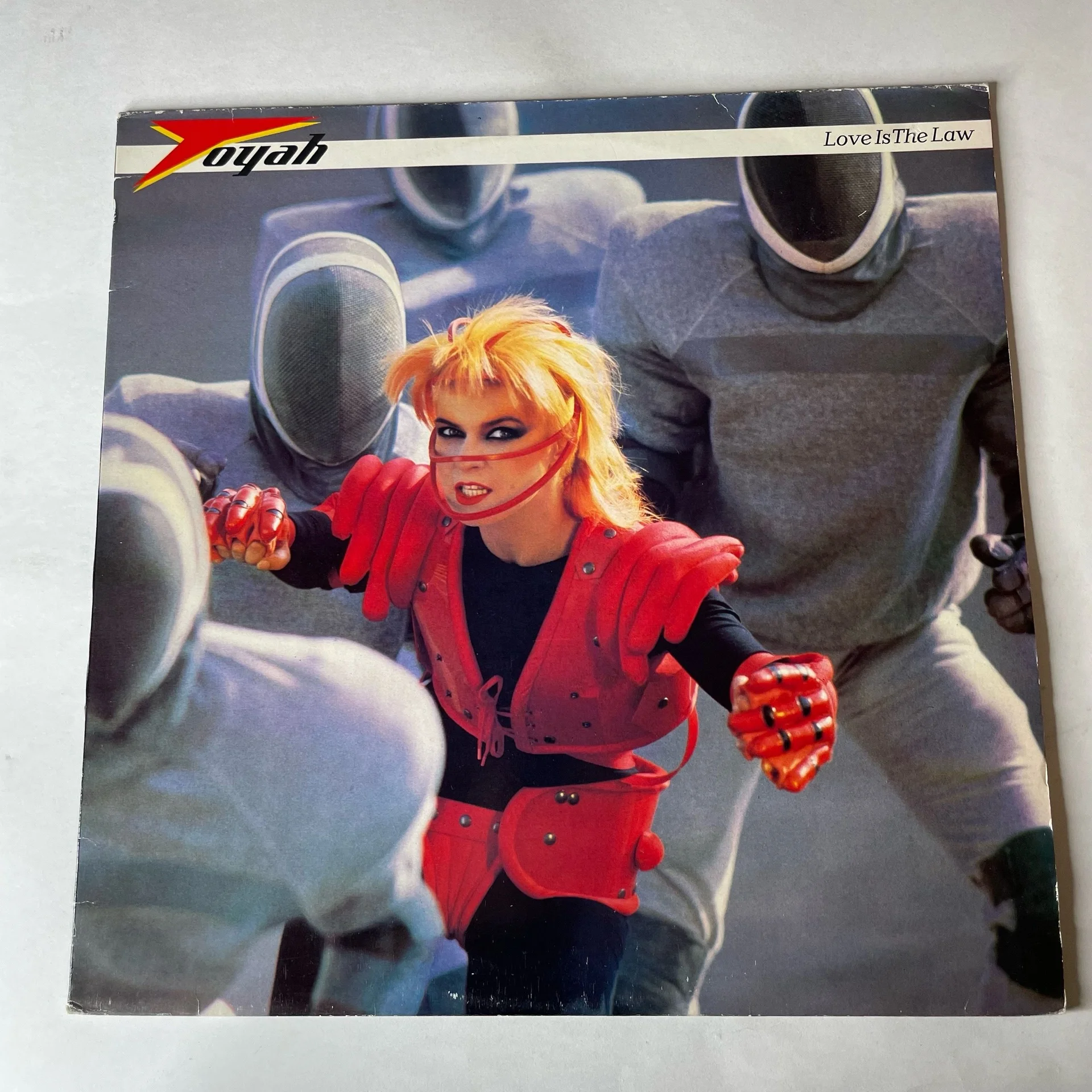 Винтажная виниловая пластинка LP Toyah Love Is The Law (Франция 1983)