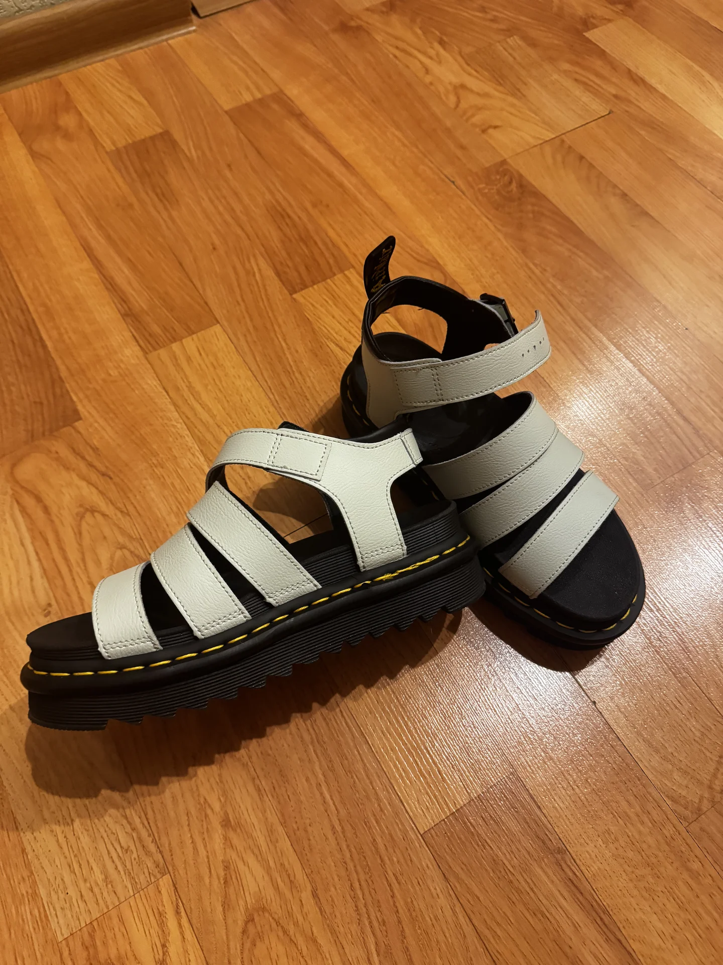 сандалии dr. martens - миниатюра 3