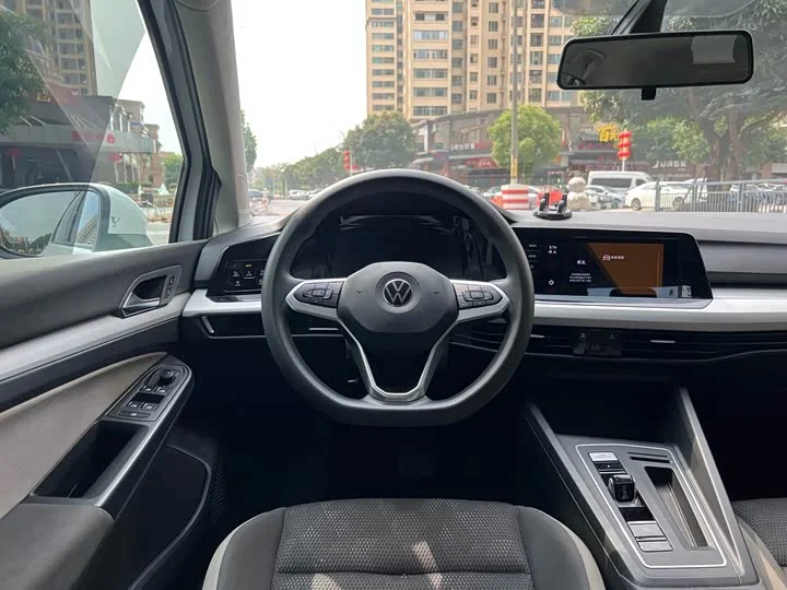 Volkswagen Golf 2023 - миниатюра 10