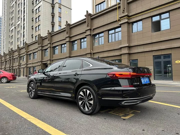 Volkswagen passat 2023 - миниатюра 3
