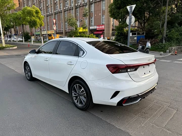 Kia K3 2023 - миниатюра 2