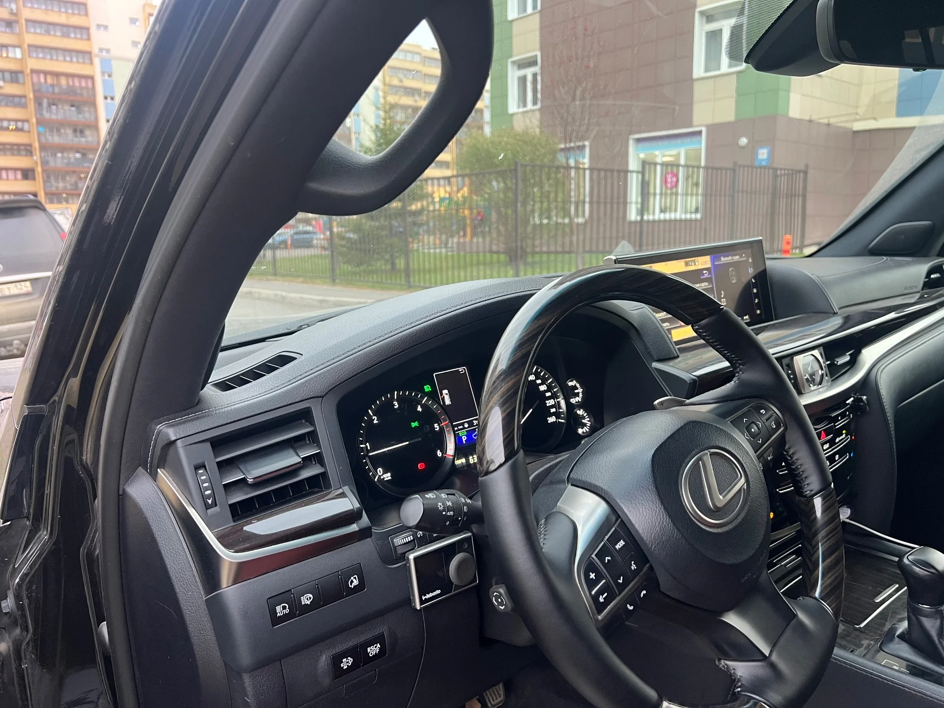Продам Lexus LX 450d 2018 год Красноярск - миниатюра 16