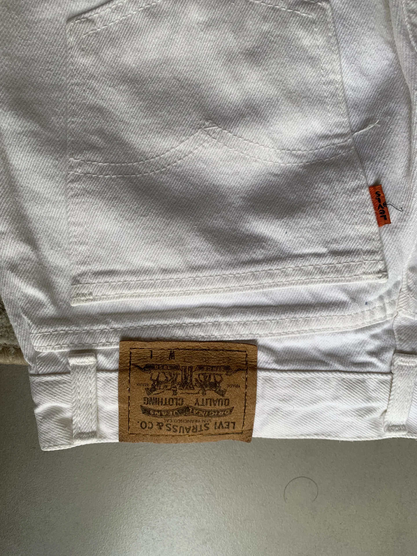 levis 501 vintage белые - миниатюра 3