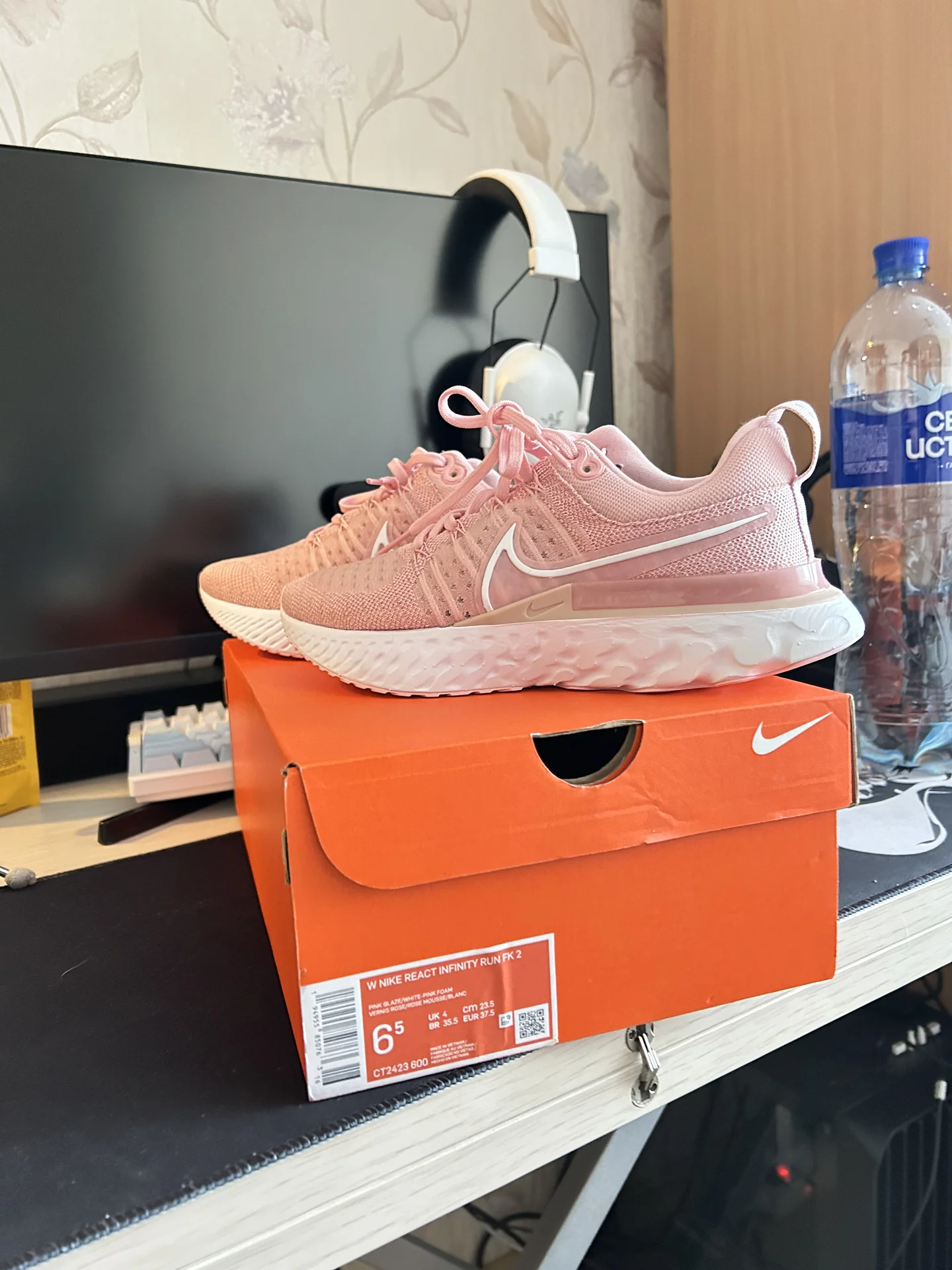 кроссовки Nike React женские 37.5EUR - миниатюра 2