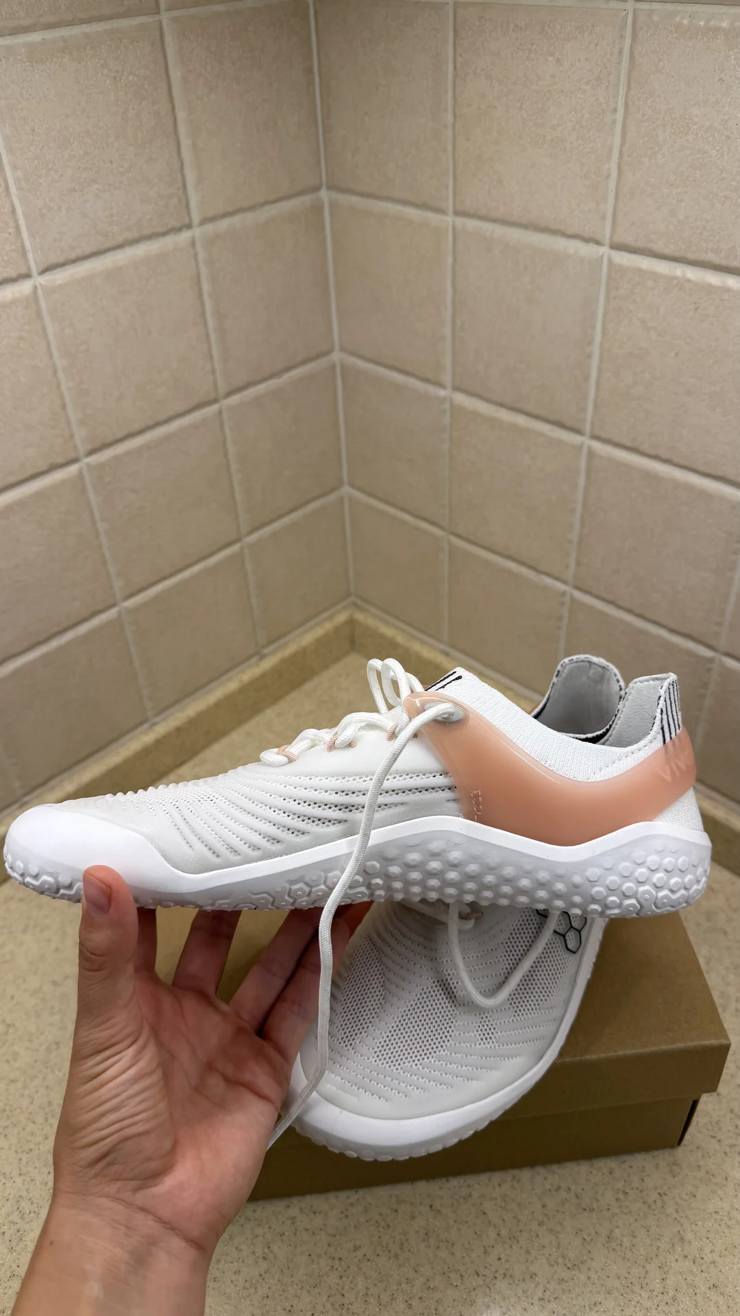 Кросовки женские 37 VIVOBAREFOOT босоногие - изображение 1