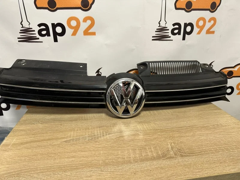Решетка радиатора Volkswagen Golf MK6 CAVD 2010 - изображение 1