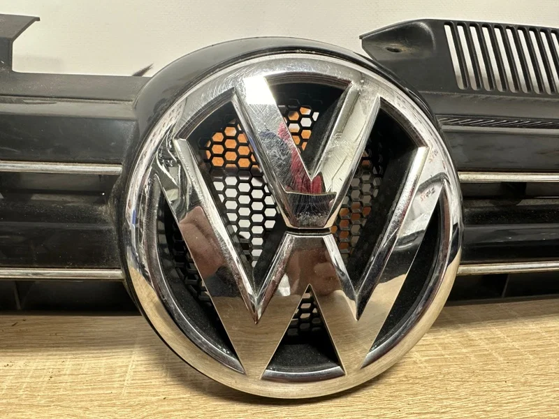 Решетка радиатора Volkswagen Golf MK6 CAVD 2010 - миниатюра 2