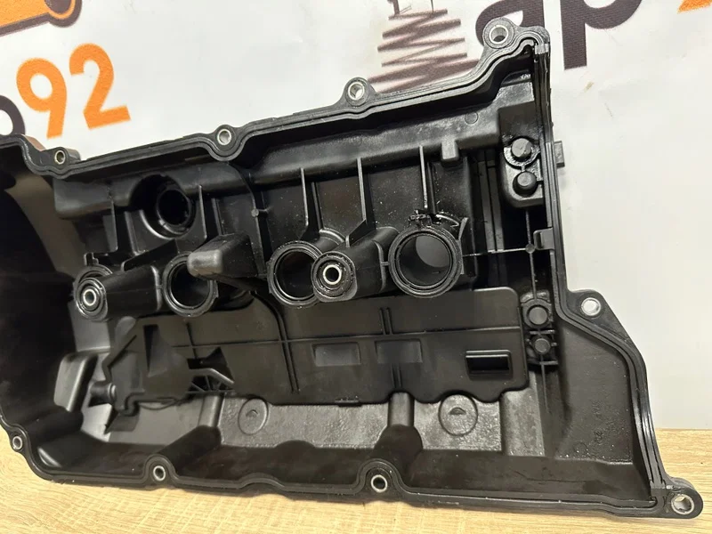 Крышка головки блока цилиндров Citroen C3 A51 EP6C - миниатюра 6