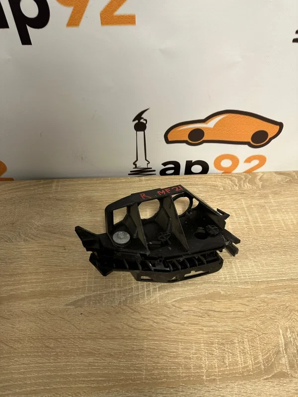 Кронштейн крыла правый PEUGEOT 308 T7 EP6DT 2009 - изображение 1