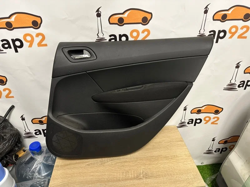 Обшивка боковой двери задняя правая PEUGEOT 308 T7 - изображение 1