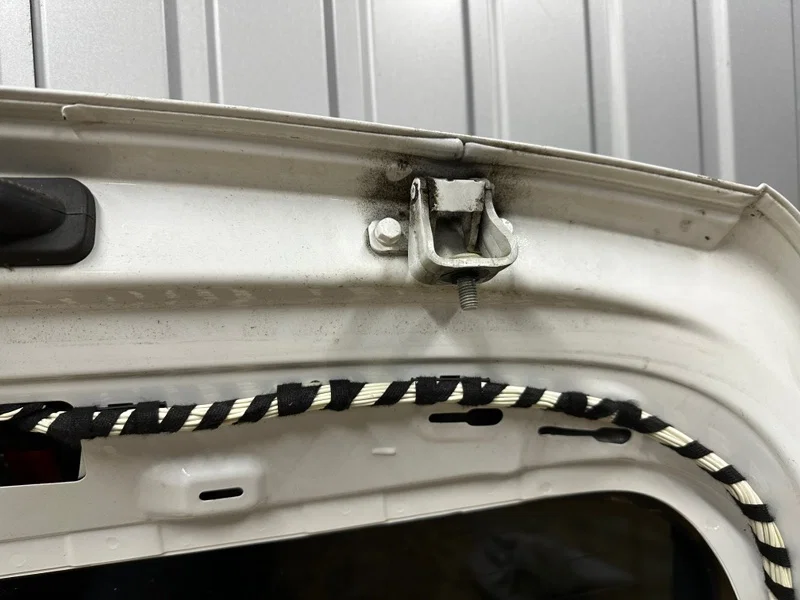 Крышка багажника Volkswagen Tiguan 5N1 CCZC 2011 - миниатюра 7
