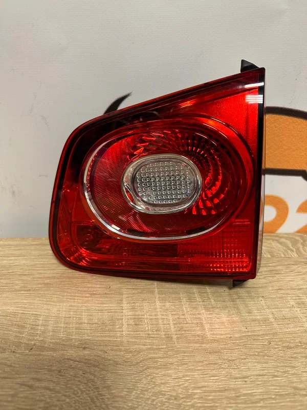 Стоп-сигнал Volkswagen Tiguan 5N1 CCZC 2011 - изображение 1