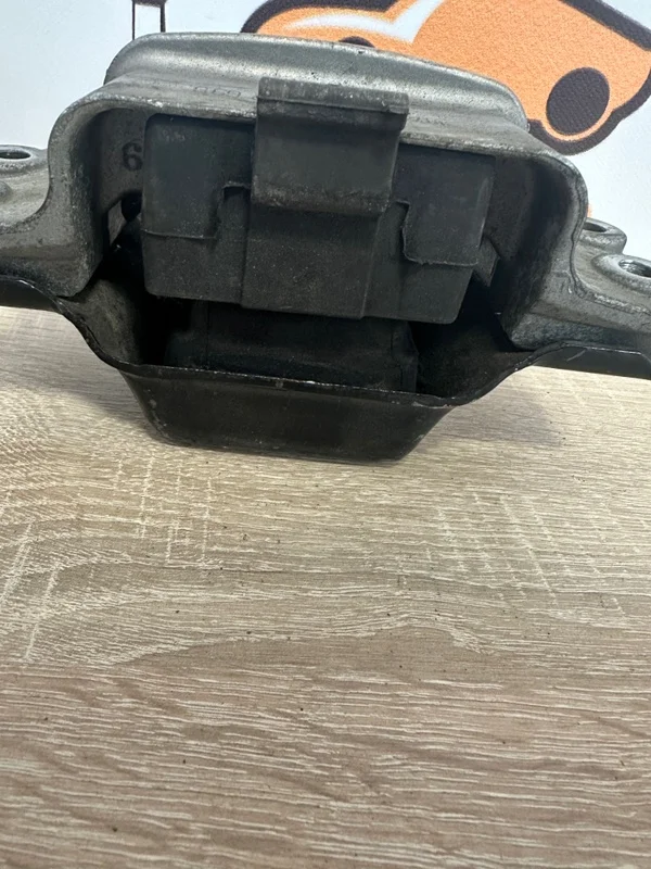 Подушка двигателя левая Volkswagen Tiguan 5N1 CCZC - миниатюра 3