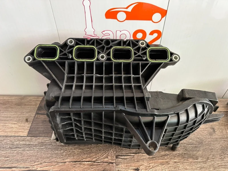 Коллектор впускной Audi A3 8P CAXC 2009 - миниатюра 4
