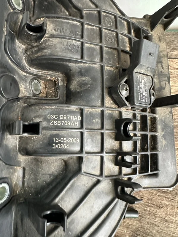 Коллектор впускной Audi A3 8P CAXC 2009 - миниатюра 5
