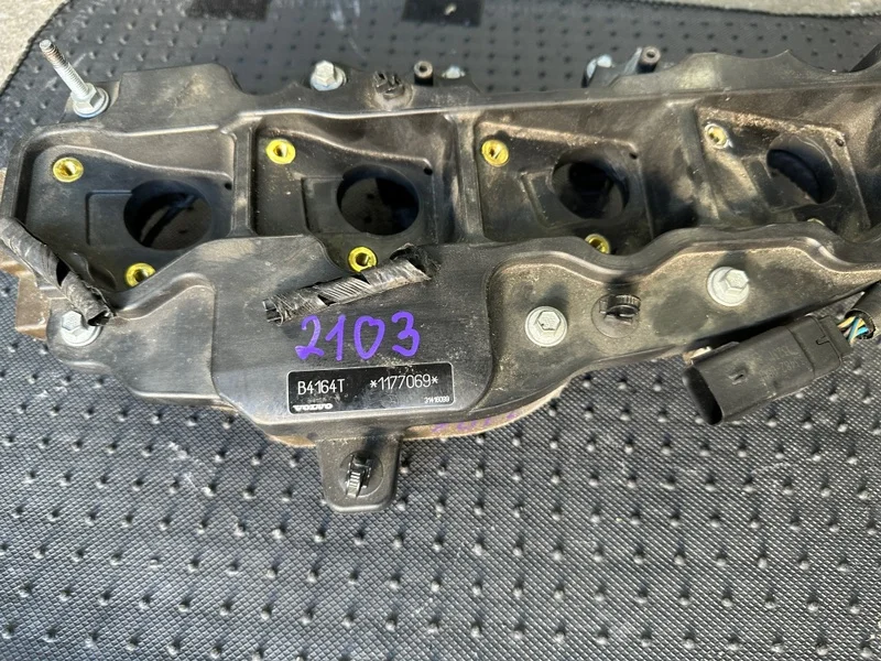 Кронштейн катушки зажигания VOLVO V40 B4164T 2014 - миниатюра 2