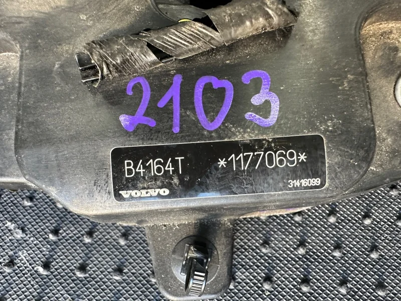 Кронштейн катушки зажигания VOLVO V40 B4164T 2014 - миниатюра 3