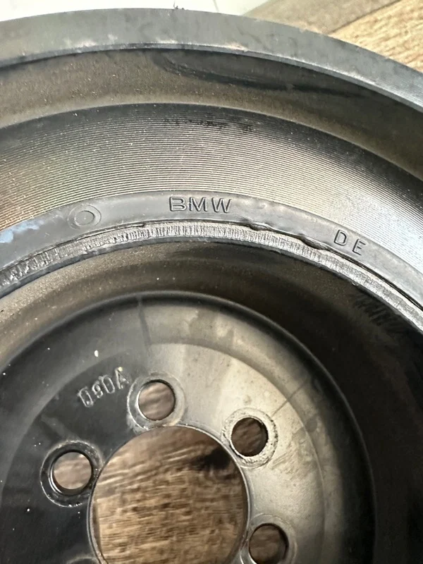 Шкив коленвала передний BMW 5-series F10 N52B30A - миниатюра 3