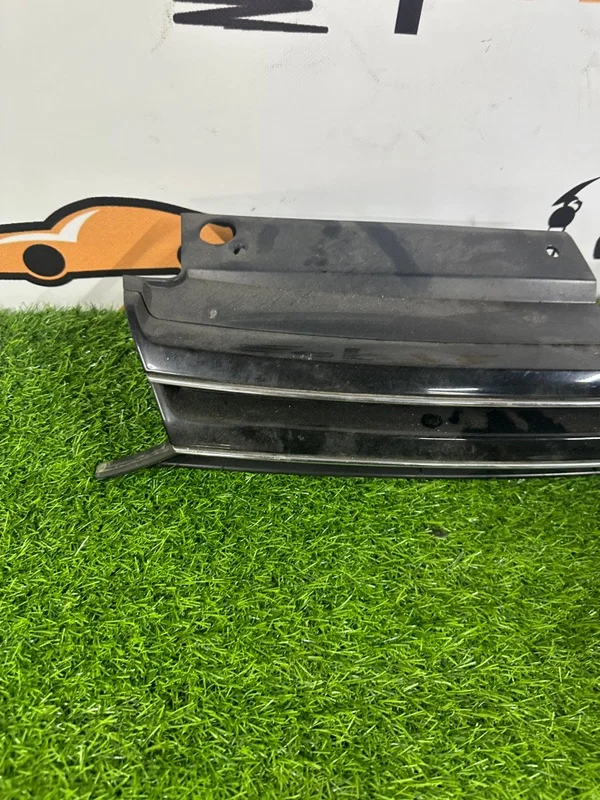 Решетка в бампер Volkswagen Golf MK6 2012 - миниатюра 2