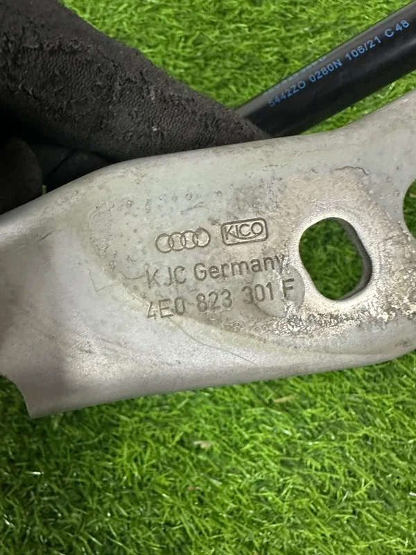 Петля капота левая Audi A8 D3 BVJ 2006 - миниатюра 4